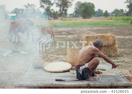 Uncle Asian fisherman with wicker tools. 41526035