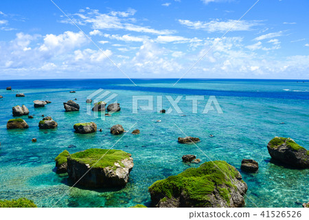 Tsunami rock (Miyakojima, Okinawa Prefecture) Tsunami rock (Miyakojima, Okinawa Prefecture) 41526526