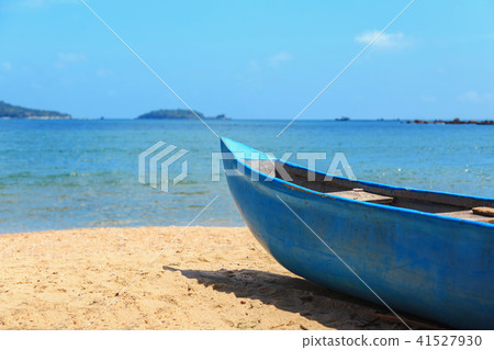 fishing wooden boat on the tropical coast fishing wooden boat on the tropical coast 41527930