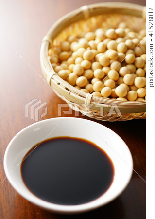 Soy sauce Soy sauce 41528012