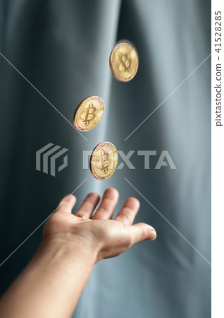 golden bitcoin falling golden bitcoin falling 41528285