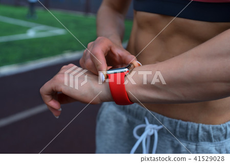 Sport woman looking at smart watch 41529028