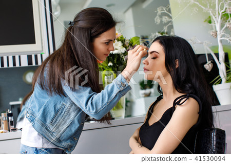 make up artist doing professional make up make up artist doing professional make up 41530094