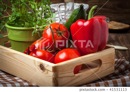 Vegetables in a wooden box. 41531113