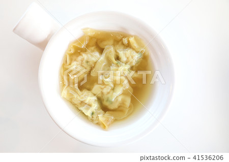 shrimp dumpling soup , Chinese food 41536206