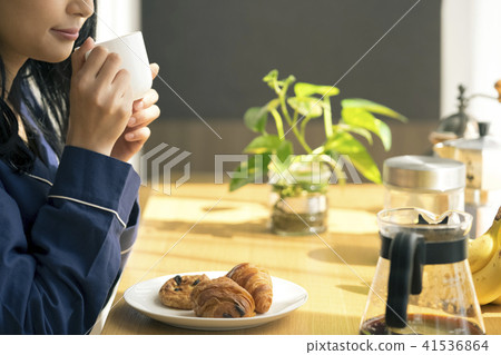 Female Lifestyle Breakfast 41536864