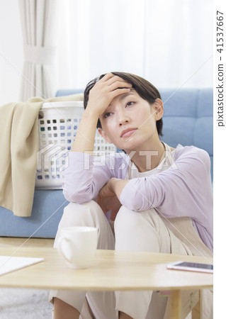 30年代抑鬱症中的女性疲勞壓力抑鬱的身體狀況 41537667