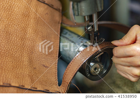 Repair of an important bag 41538950