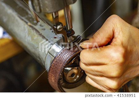 Repair of an important bag 41538951