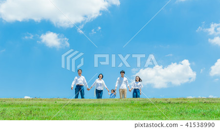 Three generations family, blue sky, holding hands 41538990