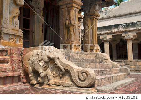 Elephants of the balustrades, Subrahmanyam shrine, Brihadisvara Temple complex, Tanjore, Tamil Nadu Elephants of the balustrades, Subrahmanyam shrine, Brihadisvara Temple complex, Tanjore, Tamil Nadu 41539101
