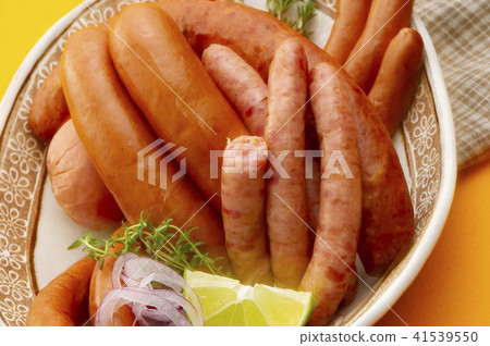 各種各樣的美味香腸 各種各樣的美味香腸 41539550