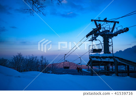 Cold winter ice 41539716