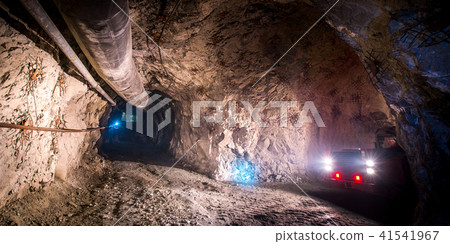 Gold mining underground 41541967