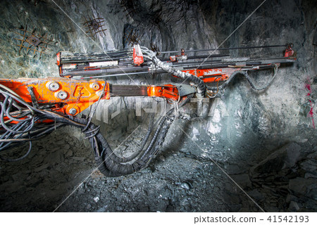 Gold mining underground 41542193