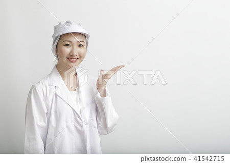 Women's white cloth image 41542715