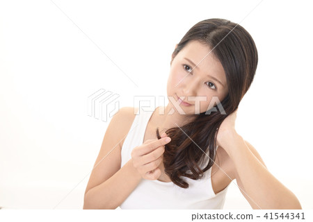 女性對頭髮護理不滿意 女性對頭髮護理不滿意 41544341