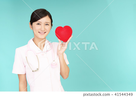 有心臟標記的一位護士 有心臟標記的一位護士 41544349