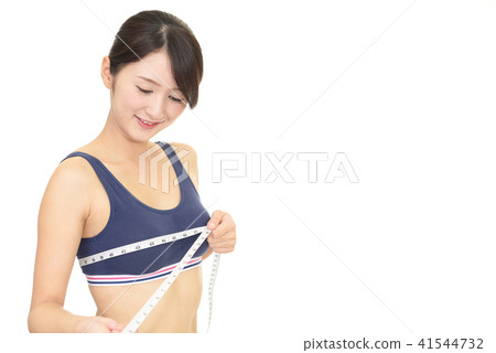 A woman measuring the chest A woman measuring the chest 41544732