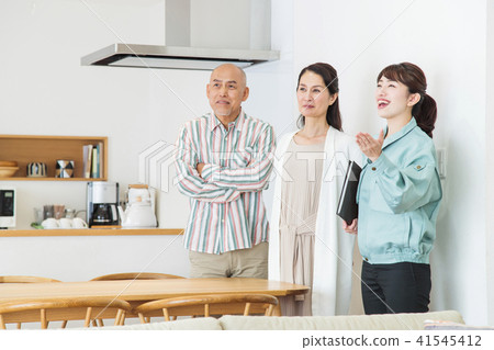 Real Estate Couple Middle Search for Dwellings Construction Construction Business Women 41545412