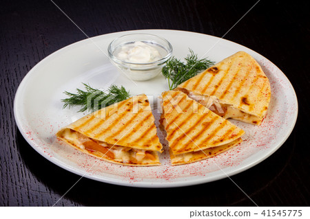 Tasty chicken quesadilla Tasty chicken quesadilla 41545775