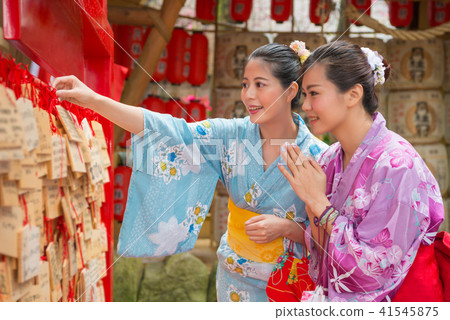 woman making their wishes 41545875