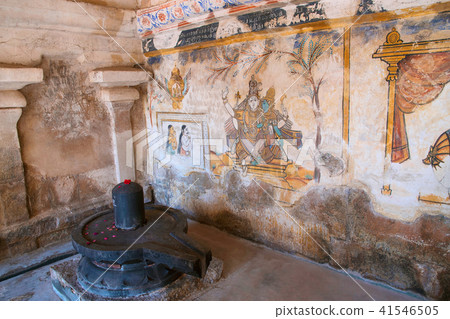 Linga with a Nayaka painting, Brihadisvara Temple 41546505