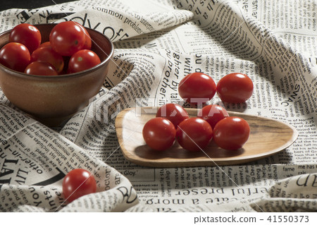 Red tomato 41550373
