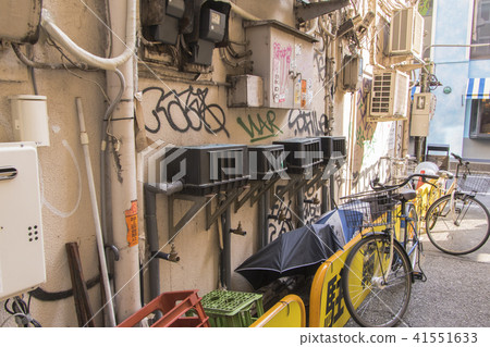 Back side of the alley in Shinjuku Back side of the alley in Shinjuku 41551633