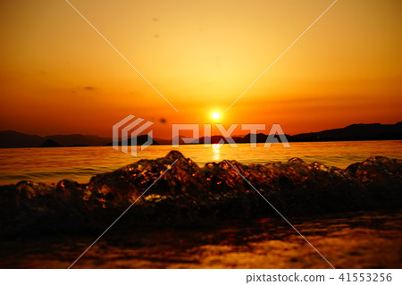 Waves and sunsets of Jinjiang Bay 41553256