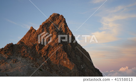 Mountain peak at Yanigatake mountain in sunset Mountain peak at Yanigatake mountain in sunset 41558013