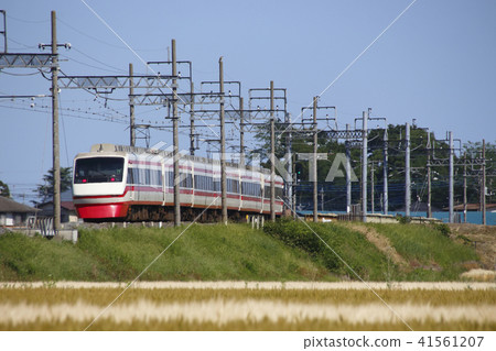 Tobu Limited Express Ryomogo (200 series trains) 41561207