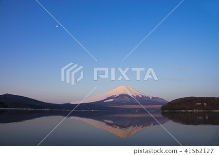 Mt.Fuji在黎明Yamanakako 41562127