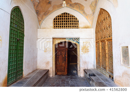 Other entrance to Jameh mosque in Isfahan. Iran Other entrance to Jameh mosque in Isfahan. Iran 41562800