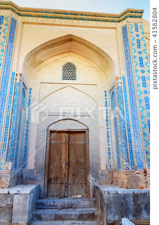 Door to the mosque in Isfahan. Iran Door to the mosque in Isfahan. Iran 41562804