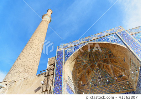 Minaret of Ali Mosque in Isfahan. Iran Minaret of Ali Mosque in Isfahan. Iran 41562807