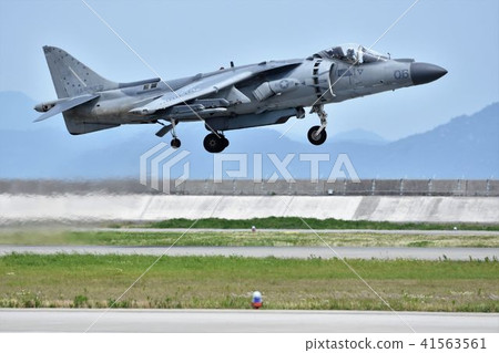 美國海軍陸戰隊攻擊Iwakuni基地AV-8B Harrier II的機器 41563561
