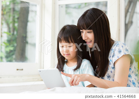 Mother daughter (tablet PC) Mother daughter (tablet PC) 41564668