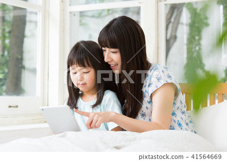 Mother daughter (tablet PC) Mother daughter (tablet PC) 41564669