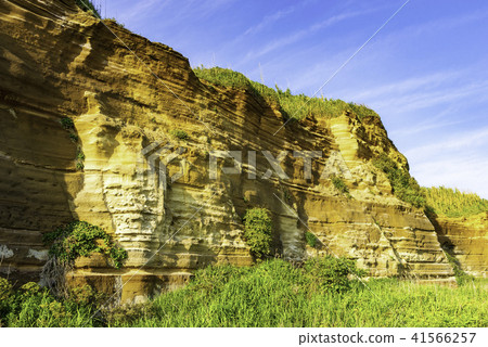 Strata cliff 41566257