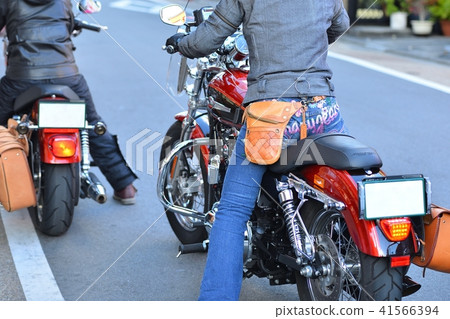 Female rider 41566394