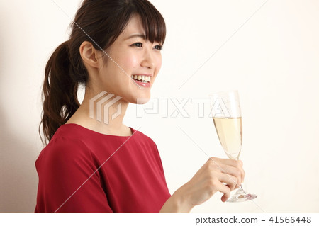 一個女人喝香檳 一個女人喝香檳 41566448