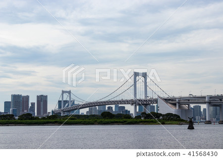 (東京 - 墨西哥灣沿岸風景)彩虹橋2在多雲的天空2下 (東京 - 墨西哥灣沿岸風景)彩虹橋2在多雲的天空2下 41568430