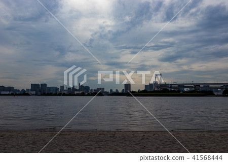 (Tokyo - Gulf Coast landscape) Rainbow Bridge 2 seen from Odaiba Beach Park (Tokyo - Gulf Coast landscape) Rainbow Bridge 2 seen from Odaiba Beach Park 41568444