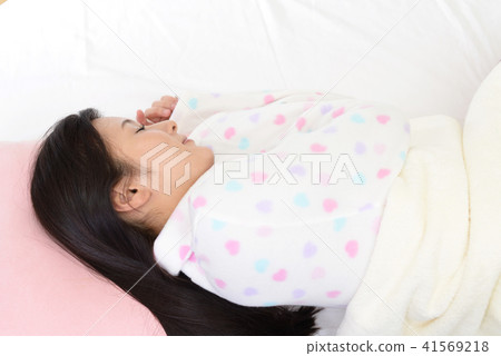 Women who sleep Women who sleep 41569218