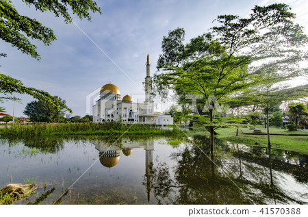 beautiful scenery Mosque located in Malaysia beautiful scenery Mosque located in Malaysia 41570388