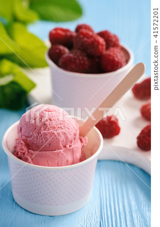 Vanilla and raspberry ice-cream. 41572201