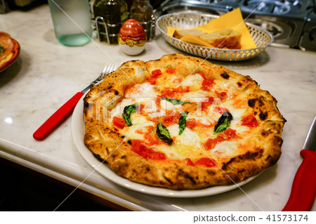 Naples Pizza Margherita 41573174