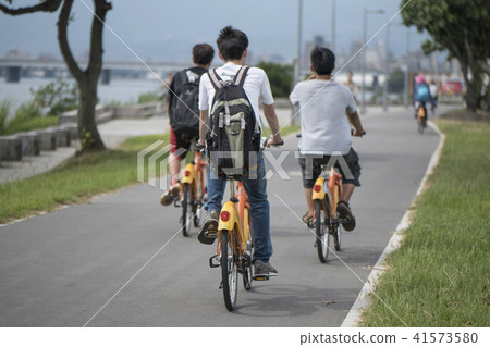 北市河濱公園騎腳踏車 41573580
