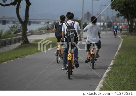 北市河濱公園騎腳踏車 41573581